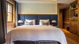 Stylish Six Bedroom Retreat With Cinema - Image 5