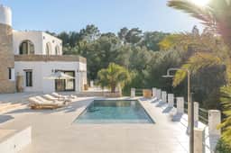 Serene Mediterranean Retreat Near Santa Eulària - Image 4