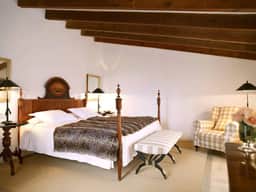 Stunning Castle Retreat With Private Pool - Image 3