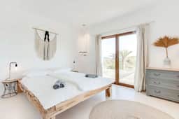 Peaceful Garden Retreat With Swimming Pool - Image 3