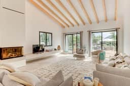 Charming Countryside Retreat With Private Pool - Image 2