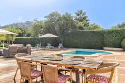 Charming Countryside Retreat With Private Pool - Image 4