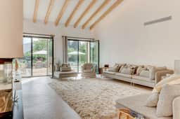 Charming Countryside Retreat With Private Pool - Image 5