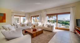 Countryside Retreat With Infinity Saltwater Pool - Image 2