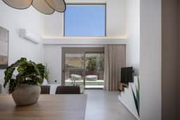 Peaceful Retreat With Panoramic Mountain View - Image 3
