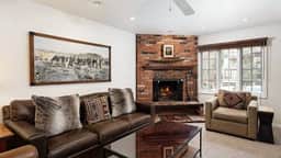 Three Level Aspen Retreat With Hottub - Image 2