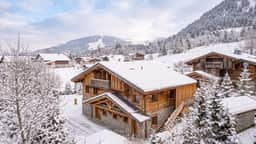 Elegant Alpine Chalet With Mountain Views - Image 4