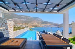 Luxury Coastal Villa With Private Pool - Image 4
