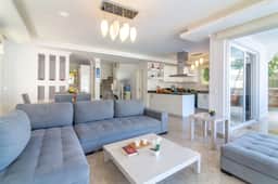 Panoramic Seaviews From Your Private Retreat - Image 2
