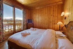 Ski In Ski Out Apartment with Pool & Mountain View - Image 4