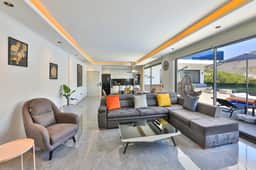 Contemporary Retreat With Jacuzzi and Seaviews - Image 5