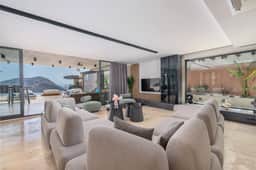 Elegant Sea View Villa With Sauna - Image 2