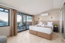 Elegant Sea View Villa With Sauna - Image 3