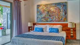 Hillside Haven With Pool and Jacuzzi - Image 3