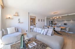 Luxury Apartment With Panoramic Mountain Views - Image 2