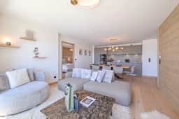 Luxury Apartment With Panoramic Mountain Views - Image 5