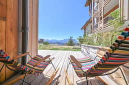 Luxury Apartment With Panoramic Mountain Views - Image 4