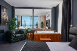 Modern Coastal Villa With Private Jacuzzi - Image 4