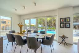 Spacious Retreat With Four Private Bathrooms - Image 4