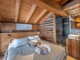 Mountain View Chalet With Indoor Jacuzzi - Image 3