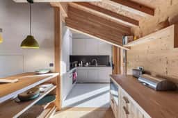 Spacious Family Duplex With Mountain Views - Image 4