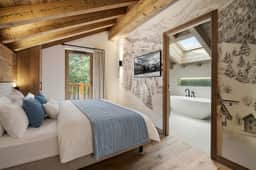Spacious Six Bedroom Chalet in Méribel - Image 3