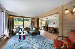 Elegant Ski Escape With Outdoor Jacuzzi - Image 5