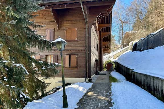 Beautiful Flat With Traditional Architecture - Image 1