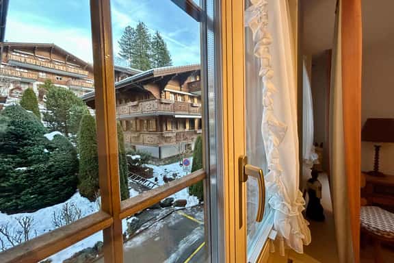 Gstaad Center Top Luxury Apartment 3 - Image 1