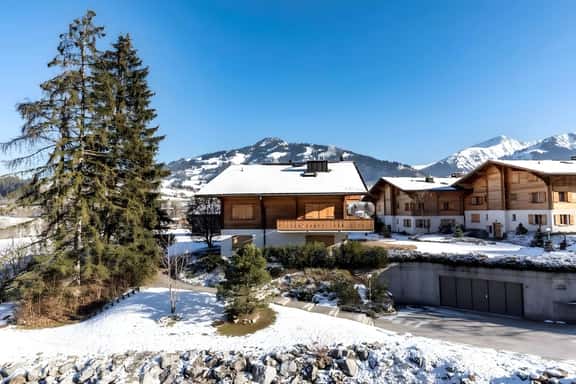 Charming duplex next to ski slopes - Image 1