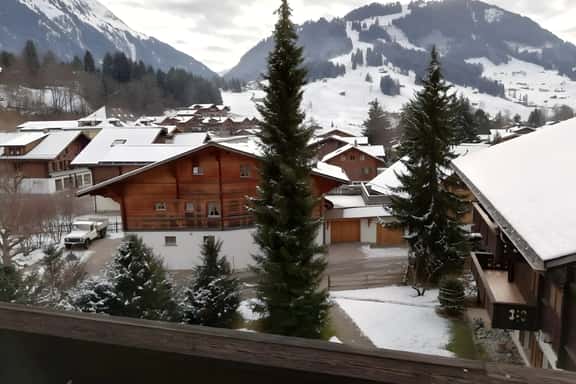 Central Location Cozy 3 BR Flat in Gstaad - Image 1