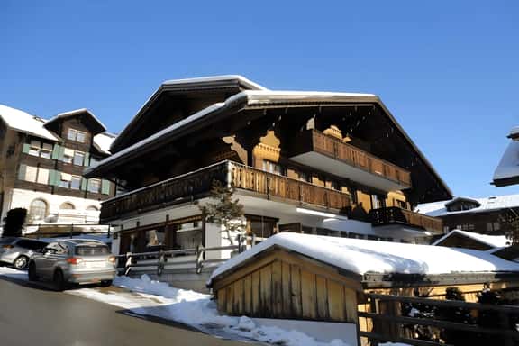 Top Floor Chalet with Balcony and Parking in Saanen - Image 1