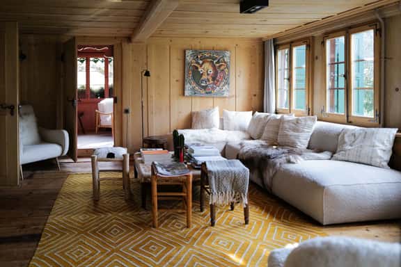 Swiss Chalet Near Gstaad: Luxury, Spa & Views - Image 1