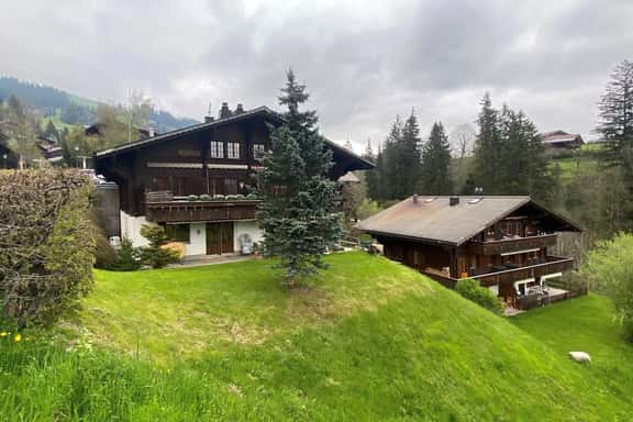 Vibrant 3-bedroom Ski Chalet In Saanen - Image 1