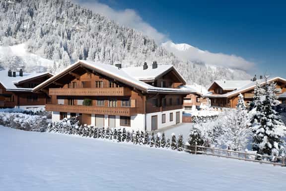 Delightfully Presented Flat with Amazing Views - Image 1