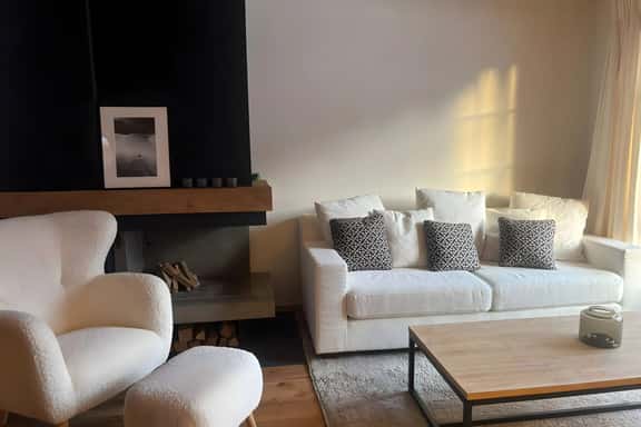 Elegant 1BR Rougemont Apartment - Image 1