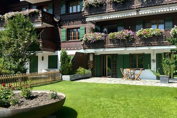 Park Hotel Residence Luxurious Garden Apartment - Image 1