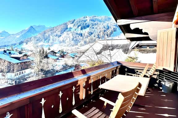Luxurious 4-Bedroom Chalet in Gstaad - Image 1