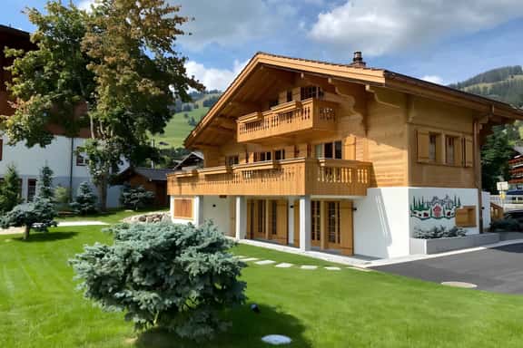 Luxury Chalet with Alpine Views - Image 1