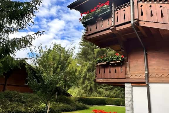 Serene Chalet With Shared Pool and Spa - Image 1