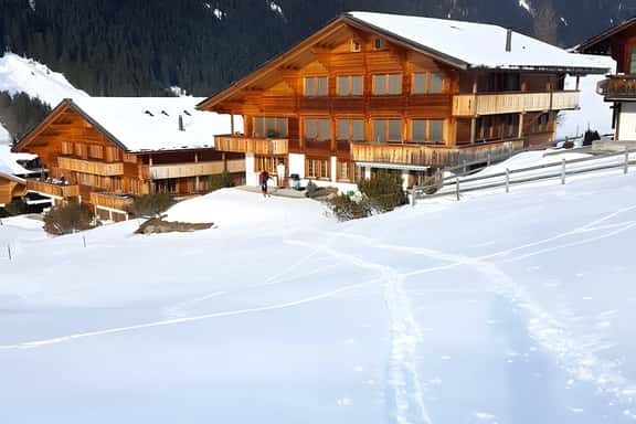 Stunning Gstaad Apartment With Mountain Views - Image 1