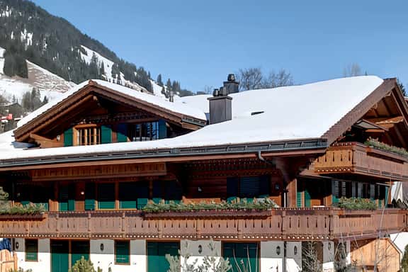 Luxurious 5 Bedroom Chalet With Modern Charm - Image 1