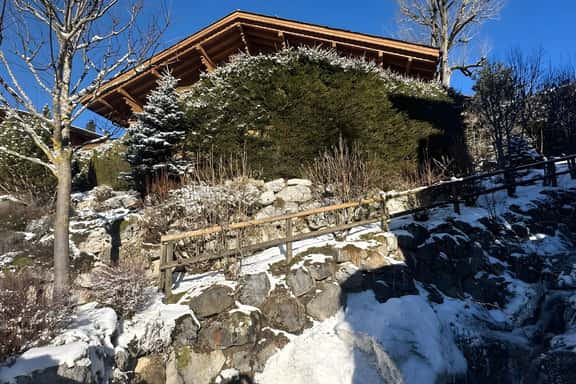 Premier 5BR Chalet with Fitness Room and Stunning Alpine Views - Image 1