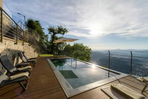 Art Filled Lake Villa With Views - Image 1