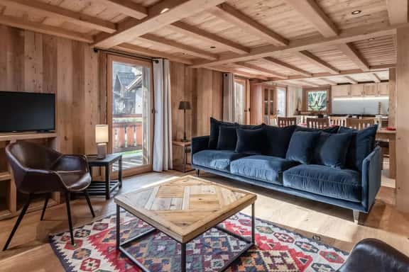 Charming Alpine Apartment Near Ski Slopes - Image 1