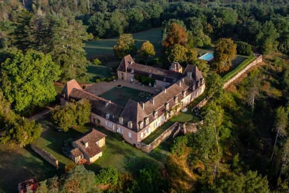 Château With Terraces Overlooking Dordogne Valley - Image 1