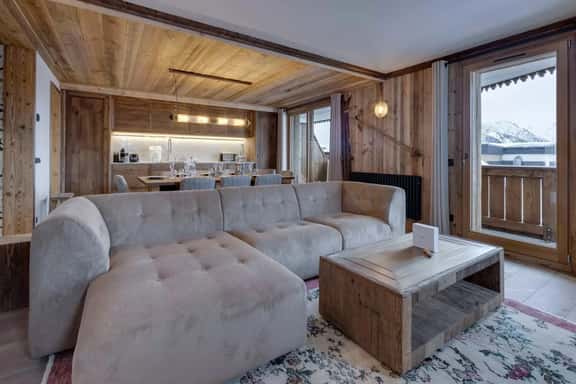 Comfortable Ski Apartment With Scenic Views - Image 1