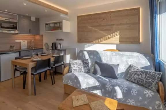 Comfortable Ski Apartment With Two Bedrooms - Image 1