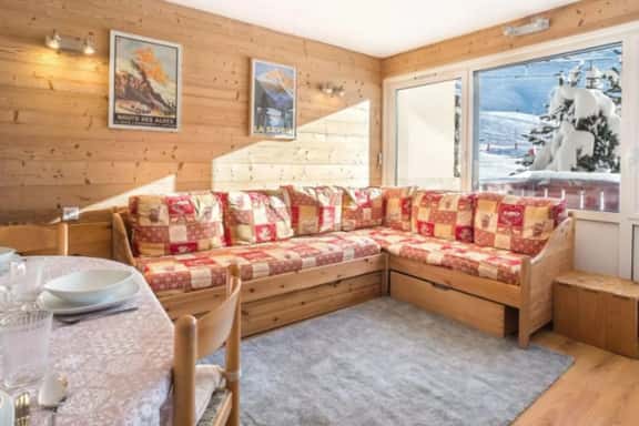 Cozy Ski Apartment Near Lift Access - Image 1