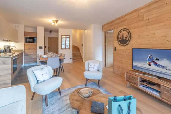 Duplex Mountain Retreat Near Ski Lifts - Image 1